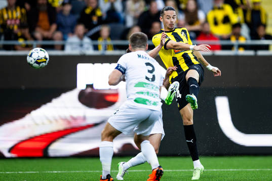 Chris Marriot of The New Saints and Amor Layouni of Häcken