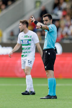 Referee Henrik Nalbandyan