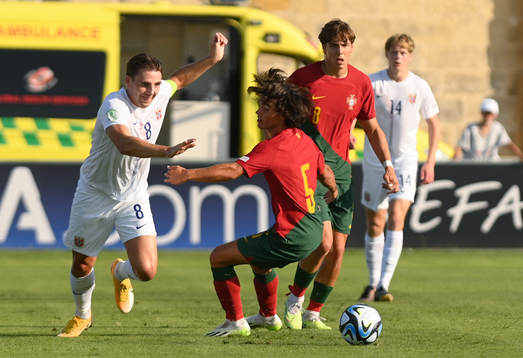 Niklas Ødegård of Norway and Martim Marques of Portugal