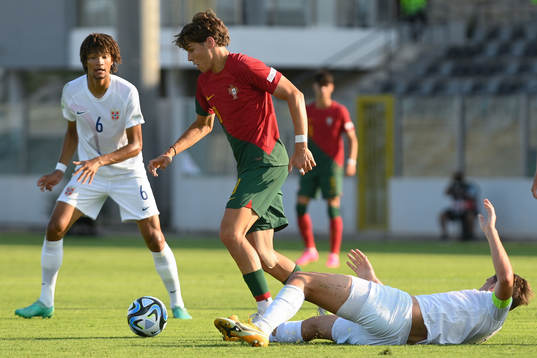 Gustavo Sá of Portugal and Niklas Ødegård of Norway