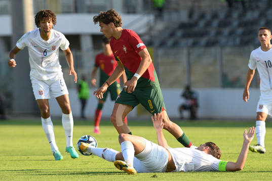 Gustavo Sá of Portugal and Niklas Ødegård of Norway