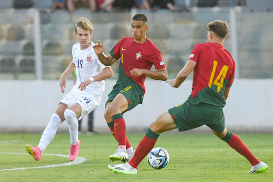 Benjamin Thoresen Faraas of Norway and Gabriel Brás of