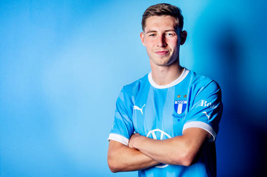 Malmö FF presenterar Lasse Berg Johnsen som ny spelare.
