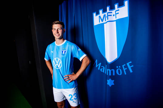 Malmö FF presenterar Lasse Berg Johnsen som ny spelare.