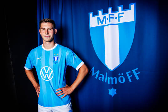 Malmö FF presenterar Lasse Berg Johnsen som ny spelare.