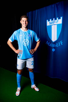 Malmö FF presenterar Lasse Berg Johnsen som ny spelare.