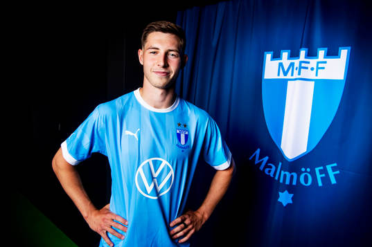 Malmö FF presenterar Lasse Berg Johnsen som ny spelare.
