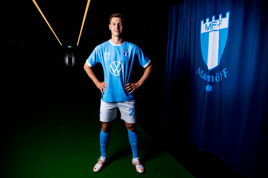 Malmö FF presenterar Lasse Berg Johnsen som ny spelare.