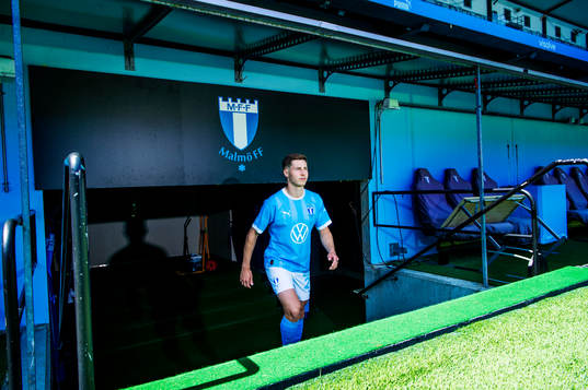Malmö FF presenterar Lasse Berg Johnsen som ny spelare.