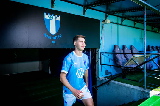 Malmö FF presenterar Lasse Berg Johnsen som ny spelare.