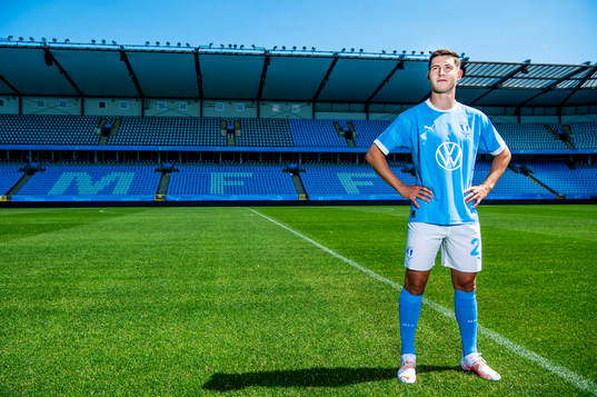 Malmö FF presenterar Lasse Berg Johnsen som ny spelare.