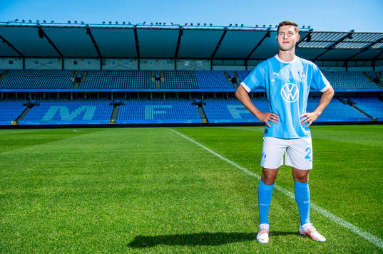 Malmö FF presenterar Lasse Berg Johnsen som ny spelare.