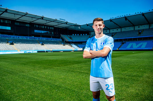Malmö FF presenterar Lasse Berg Johnsen som ny spelare.