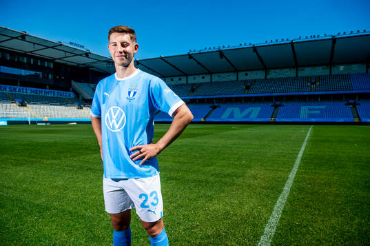 Malmö FF presenterar Lasse Berg Johnsen som ny spelare.