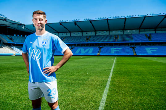 Malmö FF presenterar Lasse Berg Johnsen som ny spelare.