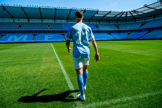 Malmö FF presenterar Lasse Berg Johnsen som ny spelare.