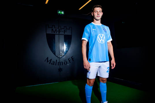 Malmö FF presenterar Lasse Berg Johnsen som ny spelare.