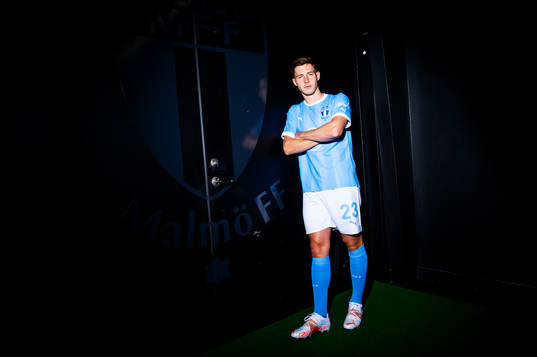 Malmö FF presenterar Lasse Berg Johnsen som ny spelare.