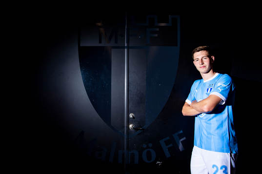 Malmö FF presenterar Lasse Berg Johnsen som ny spelare.