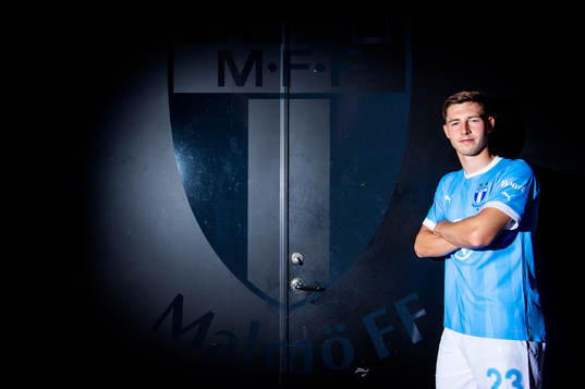 Malmö FF presenterar Lasse Berg Johnsen som ny spelare.