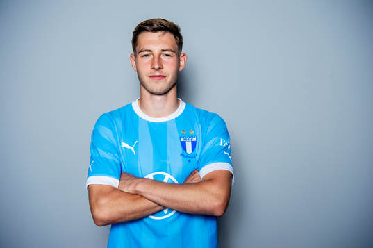 Malmö FF presenterar Lasse Berg Johnsen som ny spelare.