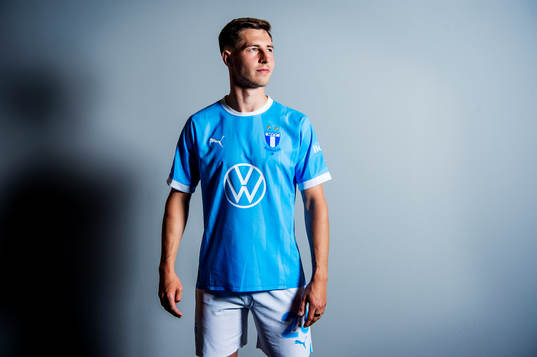 Malmö FF presenterar Lasse Berg Johnsen som ny spelare.