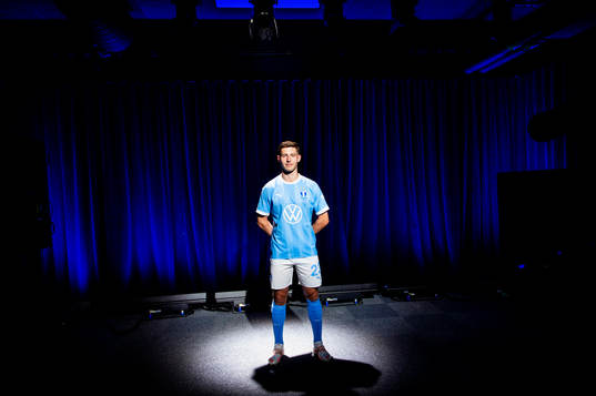 Malmö FF presenterar Lasse Berg Johnsen som ny spelare.