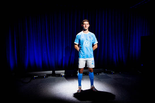 Malmö FF presenterar Lasse Berg Johnsen som ny spelare.