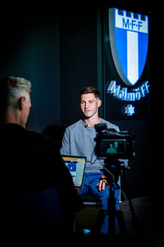 Malmö FF presenterar Lasse Berg Johnsen som ny spelare.