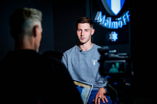 Malmö FF presenterar Lasse Berg Johnsen som ny spelare.