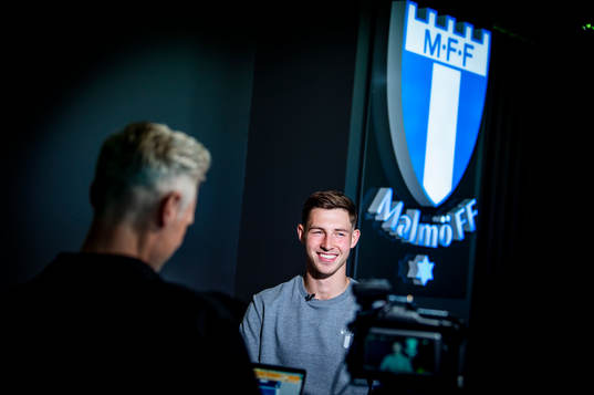 Malmö FF presenterar Lasse Berg Johnsen som ny spelare.