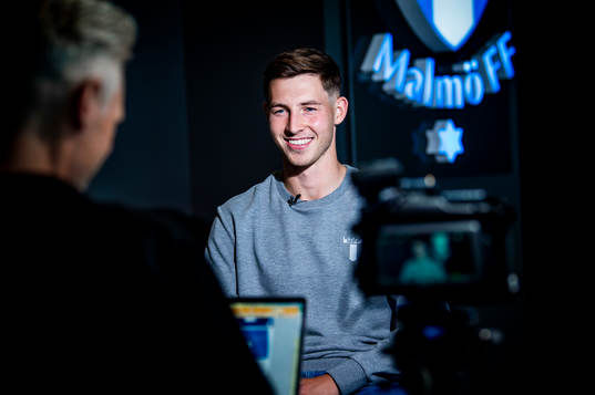 Malmö FF presenterar Lasse Berg Johnsen som ny spelare.