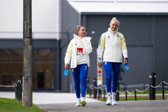 Johanna Rytting Kaneryd and Stina Blackstenius of the