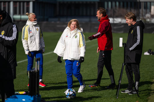 Caroline Seger, Team Manager Marika Domanski Lyfors and