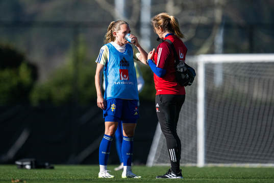 Elin Rubensson and physio Jenny Larsson of the Swedish