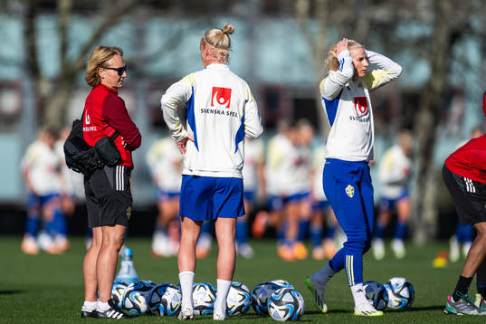 Physio Annica Näsmark, Caroline Seger and Sofia Jakobsson