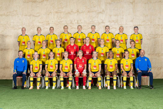 Players and coaching staff of the Swedish women's national