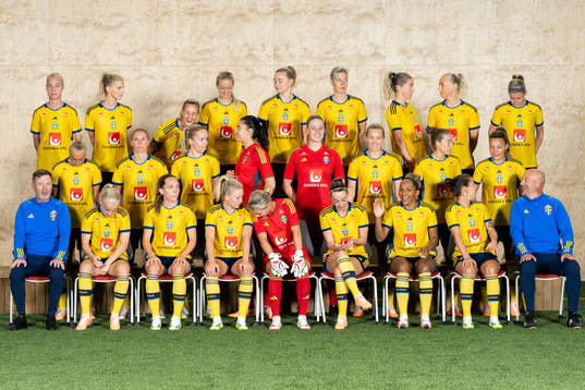 Players and coaching staff of the Swedish women's national