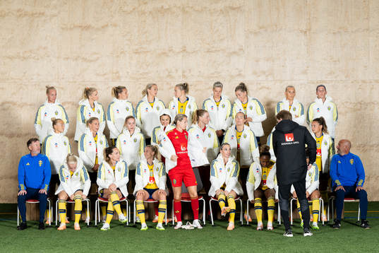Players and coaching staff of the Swedish women's national
