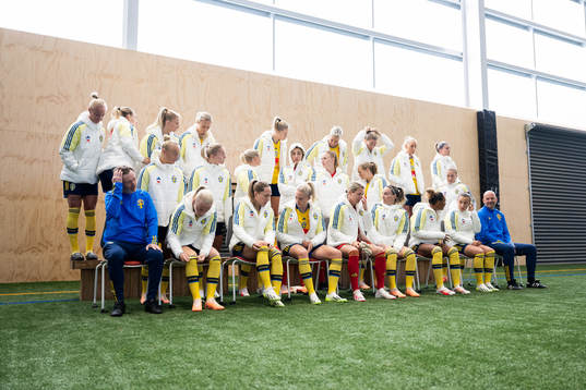 Players and coaching staff of the Swedish women's national