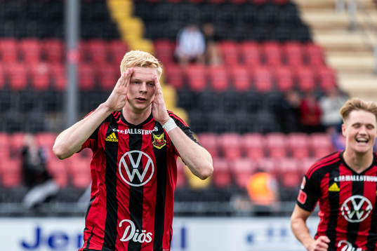 Östersunds Malcolm Stolt jublar