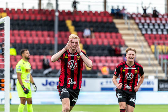 Östersunds Malcolm Stolt jublar