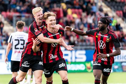Östersunds Sebastian Karlsson Grach jublar