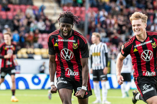 Östersunds Mansour Sinyan jublar