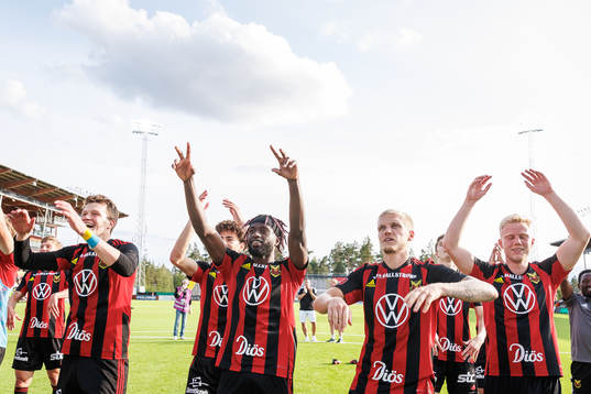 Östersunds spelare jublar