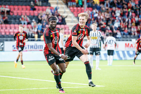 Östersunds Mansour Sinyan jublar