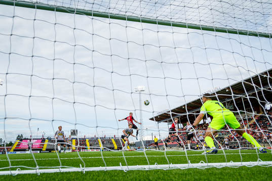 Östersunds Malcolm Stolt gör 2-0