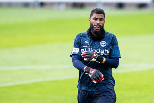 Värnamos Jonathan Ursin Rasheed värmer upp