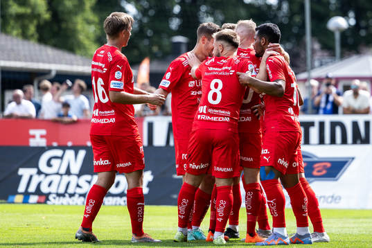 Värnamos spelare jublar