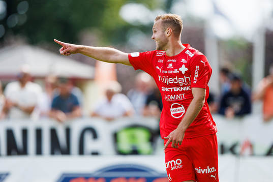 Värnamos Gustav Engvall jublar